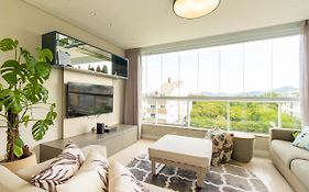Cobertura em Ed. Frente ao mar, com jacuzzi privativa!